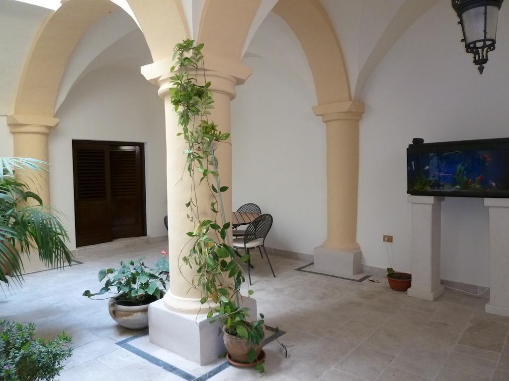 Palazzo Franza Musaro ウジェント エクステリア 写真